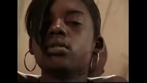 Blackette africaine défoncée par grosse bite noire