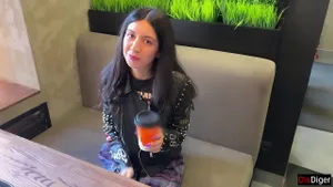 Brunette maigre se fait enculer sauvagement en POV