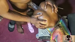 Blackette se fait défoncer le cul par une grosse bite