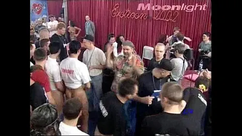 Championnat gangbang: 3 salopes baisent en compétition