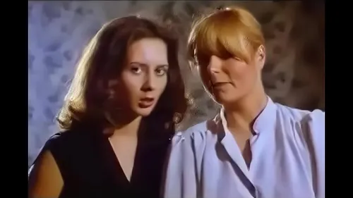 MILF en bas de soie baisée vintage français 1981